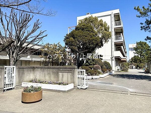上尾市立東町小学校 910m