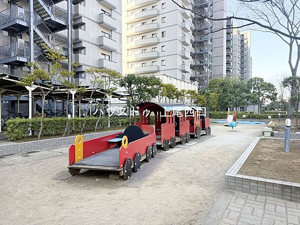 敷地内にはお子様が遊べるプレイロットがございます。