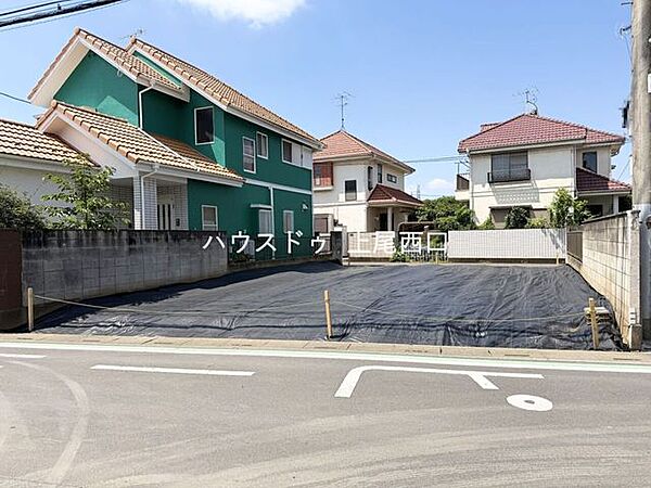 前面道路との高低差も少なく、建築計画をイメージしやすい現地です。