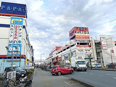 P・A・P・A上尾ショッピングアベニューアパレル店、アクセサリー ショップ、カフェ、レストラン、スーパーマーケットが入った大型商業施設。 490m