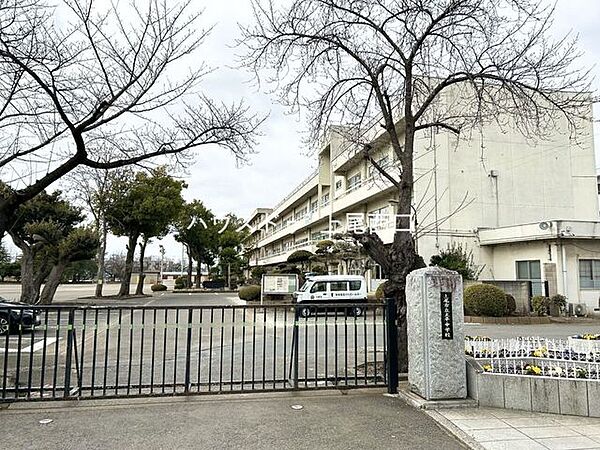 上尾市立太平中学校 740m