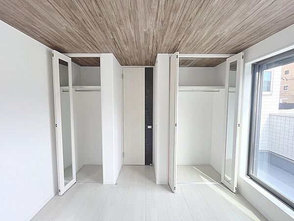子供部屋にも嬉しい全居室収納スペース