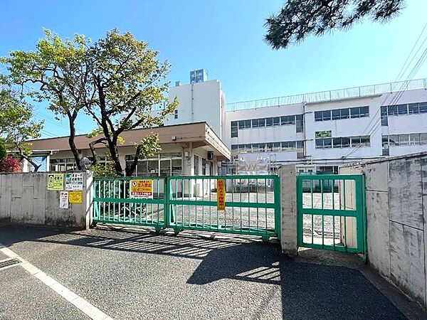 船橋市立南本町小学校（550m）