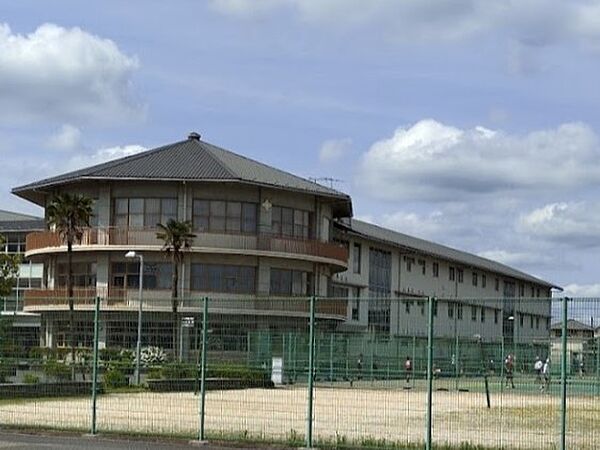 八街市立八街中央中学校（1900m）