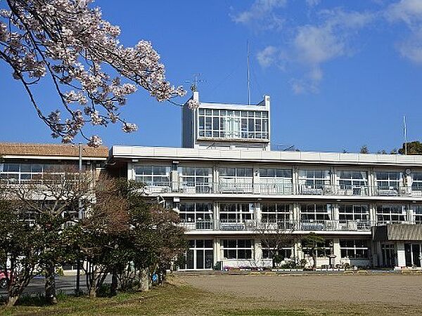 栄町立安食小学校（600m）