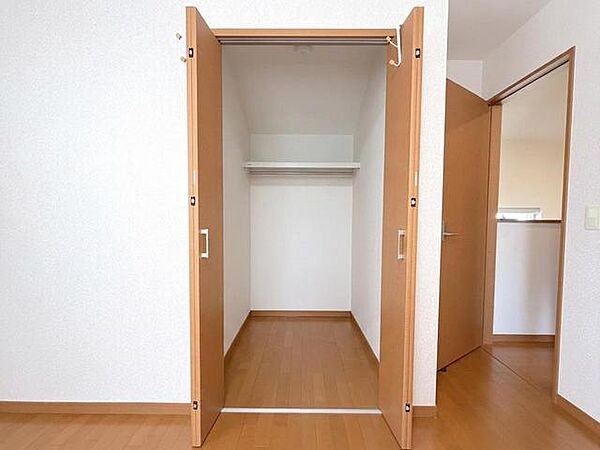 クローゼット ※居住中のため、AIにて家具消しを行っています