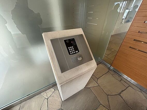 オートロックが...