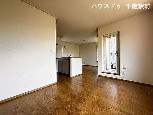 対面キッチンを採用しているため、ご家族とのコミュニケーションを楽しみながらお料理ができます！