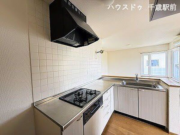 収納スペースも充実しており、調理器具や食器をすっきり整理できます♪