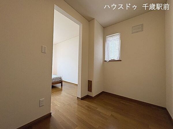 季節用品や日用品のストックなどをすっきり整理できる収納スペース♪生活空間とは分けて収納できるため、お部屋を広々とお使いいただけます！