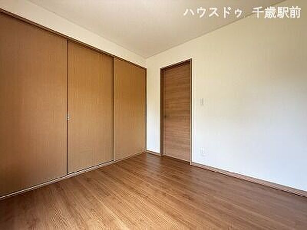 シンプルな間取りで家具の配置もしやすく、子ども部屋や書斎、趣味のお部屋など多目的に活用可能です♪