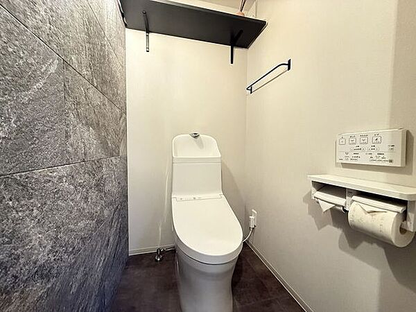 温水洗浄便座付きトイレを採用。