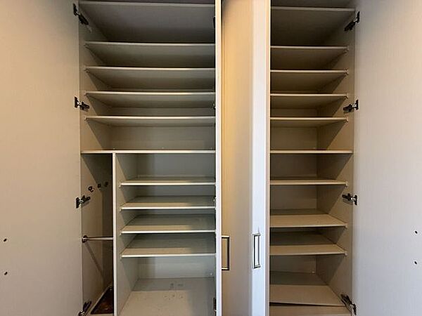 収納力があり、すっきりとした空間で来客をお迎えできます♪