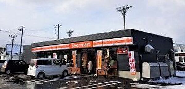 コンビニ セイコーマート里塚2条店 606m