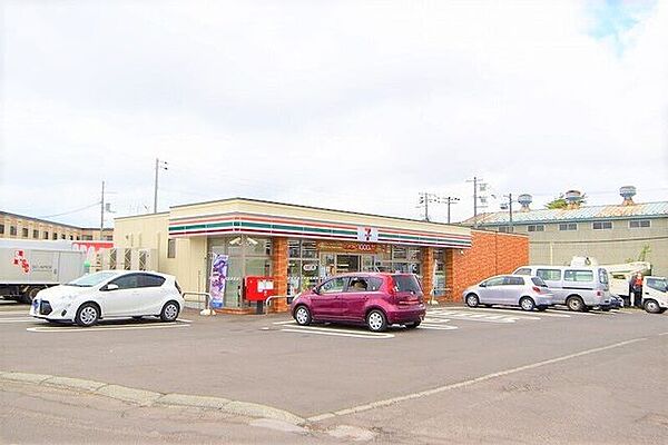 セブン-イレブン 札幌里塚1条店 160m