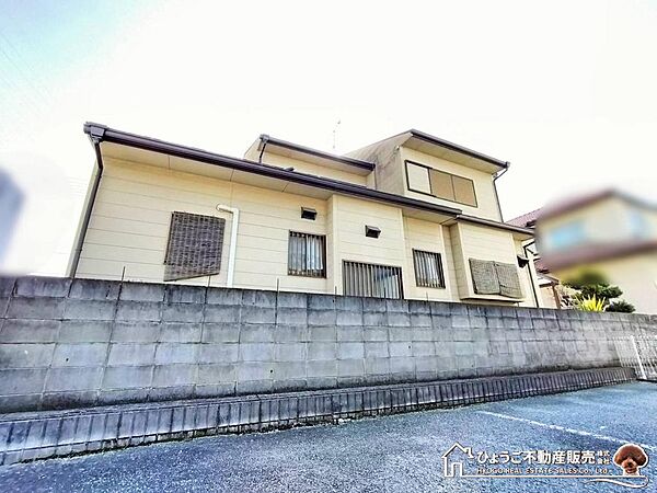 ◆敷地面積226.93m2（68.64坪・公簿）◆建物面積109.30m2（33.06坪）◆南側にはガーデニングも楽しめる陽当り良好な庭◆カースペース2台分