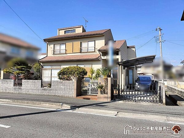 ◆敷地面積226.93m2（68.64坪・公簿）◆建物面積109.30m2（33.06坪）◆南側にはガーデニングも楽しめる陽当り良好な庭◆カースペース2台分