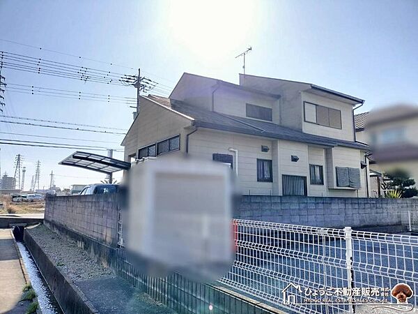 ◆敷地面積226.93m2（68.64坪・公簿）◆建物面積109.30m2（33.06坪）◆南側にはガーデニングも楽しめる陽当り良好な庭◆カースペース2台分