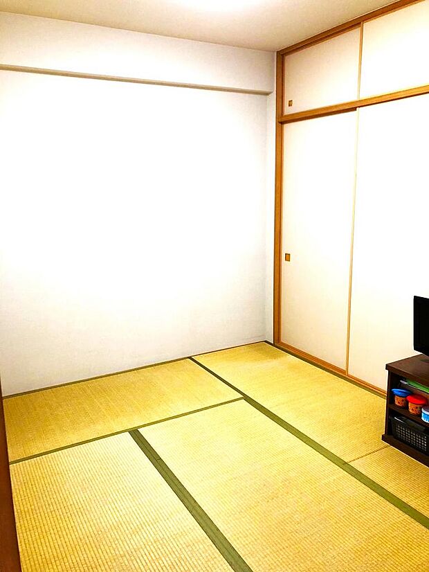 和室4.5帖はキッチンのすぐ横です。お子様の遊び場としてもお昼寝スペースとしてもピッタリ！！