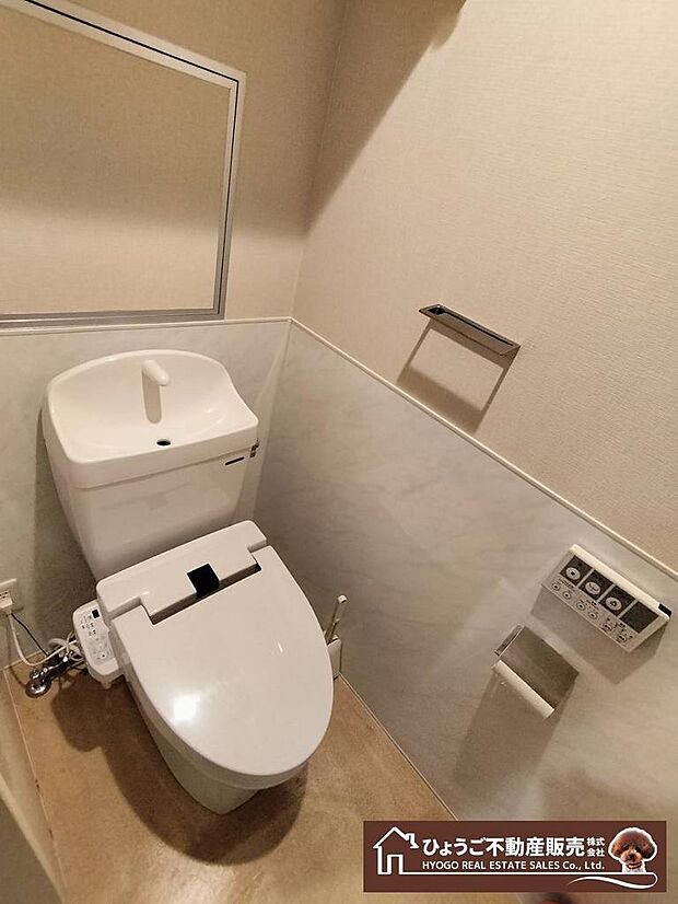 共用のおトイレももちろん、温水洗浄便座の機能付きです。
