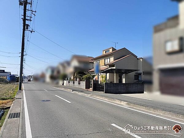 第1種低層住居専用地域で落ち着いた閑静な住宅街　◆小学校・幼稚園・コンビニが徒歩10分圏内で生活に便利な好立地
