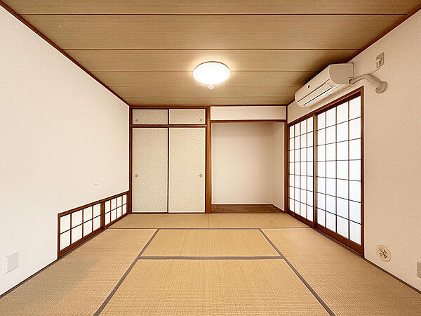 【和室】2面採光の明るい和室