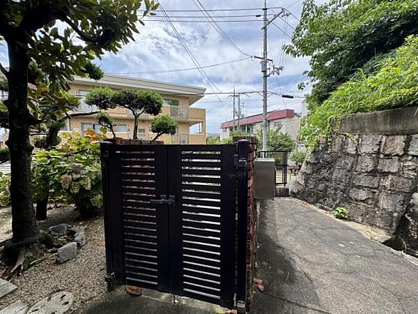 勝手口です