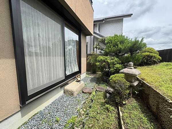 広緑から見えるお庭です