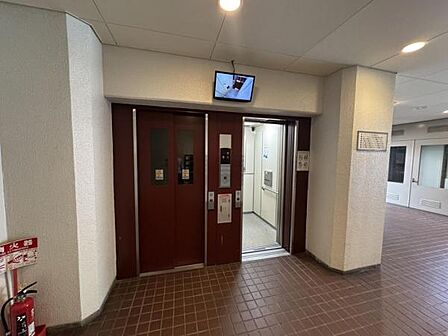 エレベーター2基有り