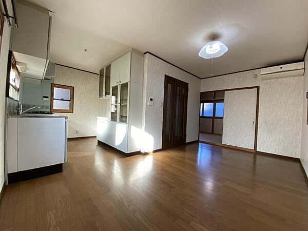 平成10年建築の4ＬＤＫです。室内大変綺麗にお使いです。