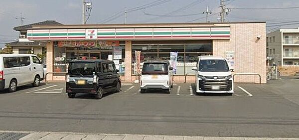 コンビニ セブンイレブン真備川辺店まで車で3分 918m