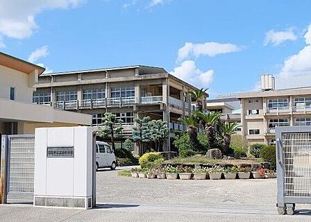 倉敷市立葦高小学校まで徒歩で13分 1037m