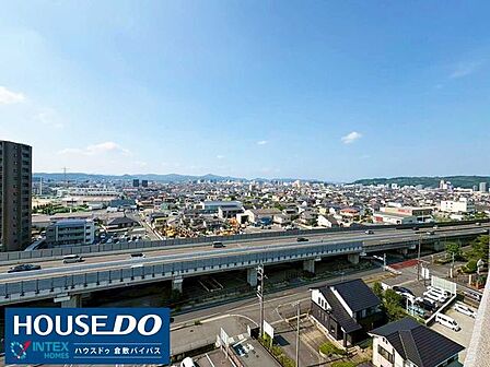 【11階からの開放感あふれるパノラマ眺望！】遠くまで街並みが見渡せる爽快なロケーション！前面に高い建物がなく陽当り・通風も良好です♪