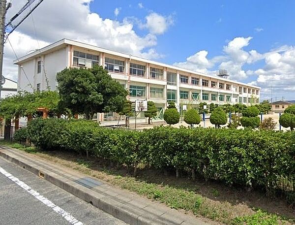 近隣写真 倉敷市立赤崎小学校　徒歩12分 900m