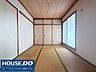 和室：【収納豊富でスッキリ片付く落ち着きの和室】大きな押し入れを備えた和室は、布団や季節物の収納にも困りません！障子越しに柔らかい光が差し込み、家族でホッと一息つける癒やしのひとときを過ごせそうですね♪