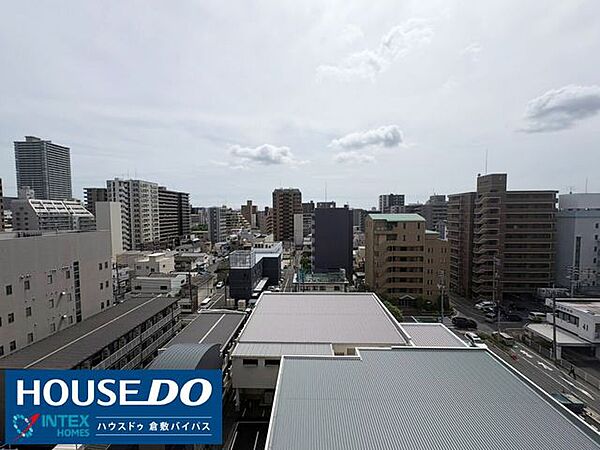 【街並みを一望できる開放感あふれる眺望】高い建物に遮られない爽快なスカイビュー！開放感あふれる景色を眺めながら過ごす時間は格別で、ご家族で毎日心地よい解放感と癒やしを感じられそうですね♪