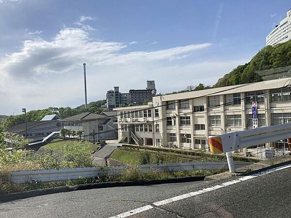 倉敷市立下津井中学校まで徒歩25分 2000m