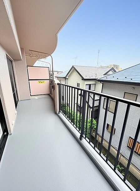 南面のバルコニーは、陽当り良好でたっぷりのお洗濯物もよく乾きます