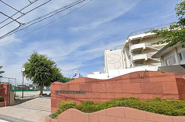 さいたま市立内谷中学校（916m）