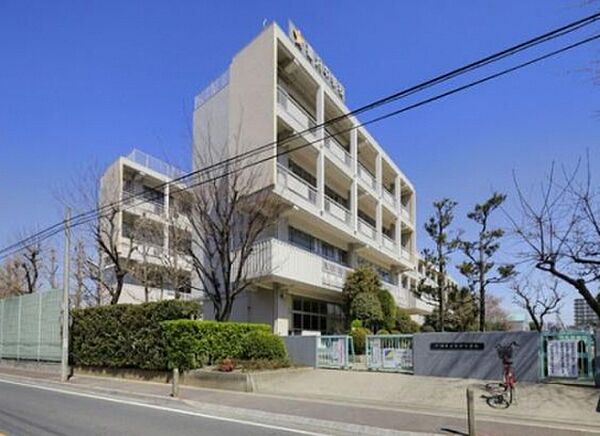 戸田市立喜沢中学校（290m）