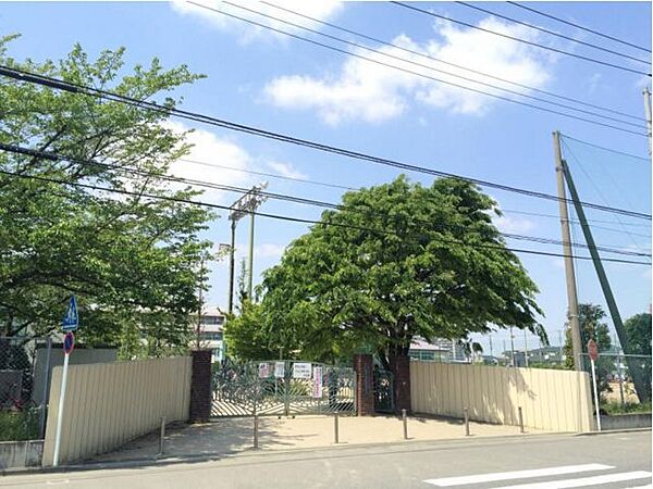 戸田市立新曽中学校（1245m）