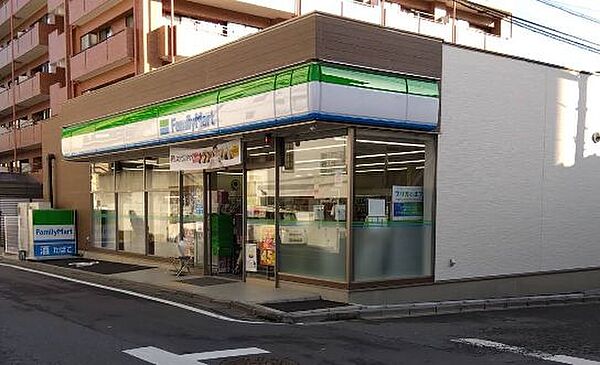 ファミリーマート 浦和本太二丁目店（311m）