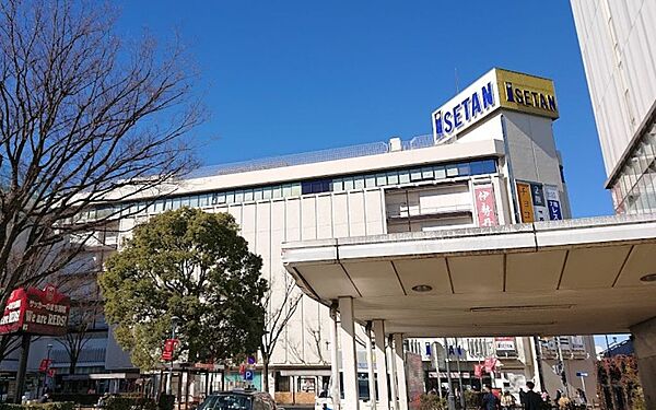 伊勢丹浦和店（385m）