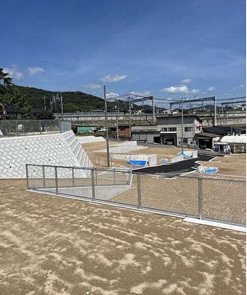 商業施設など充実したエリアです。