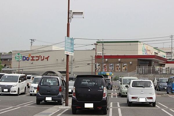 エブリイ　伊勢丘店 880m