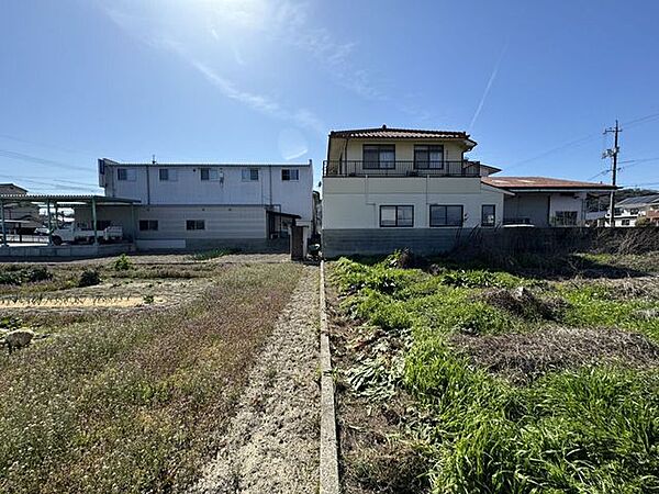 敷地は379m2としっかりゆとりがあり、広々お庭ではガーデニングや家庭菜園も楽しめます♪また、お子様のキッズプールや愛犬とのふれあいの空間にも良いですね。