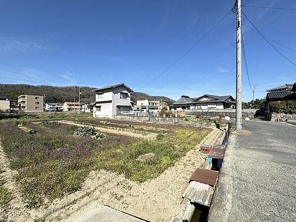 前面道路も広く、広い土地をお探しの方におすすめです♪