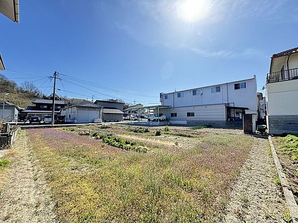 敷地は379m2、お庭や駐車場など、ゆとりある間取りも可能です、ぜひ一度お問い合わせください。
