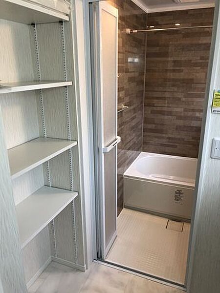 収納完備の洗面所