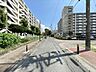 その他：幅員約8ｍの前面道路です。広々としていて、街並みが開放的で圧迫感がありません。